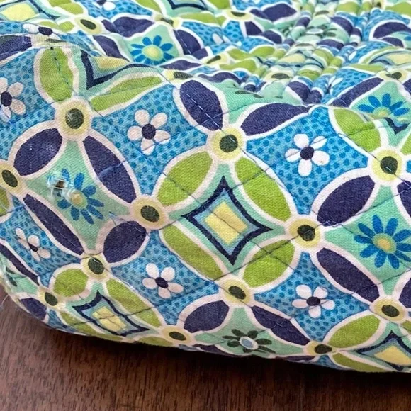 Vera Bradley Large Tote with lots of interior pockets - Picture 10 of 11